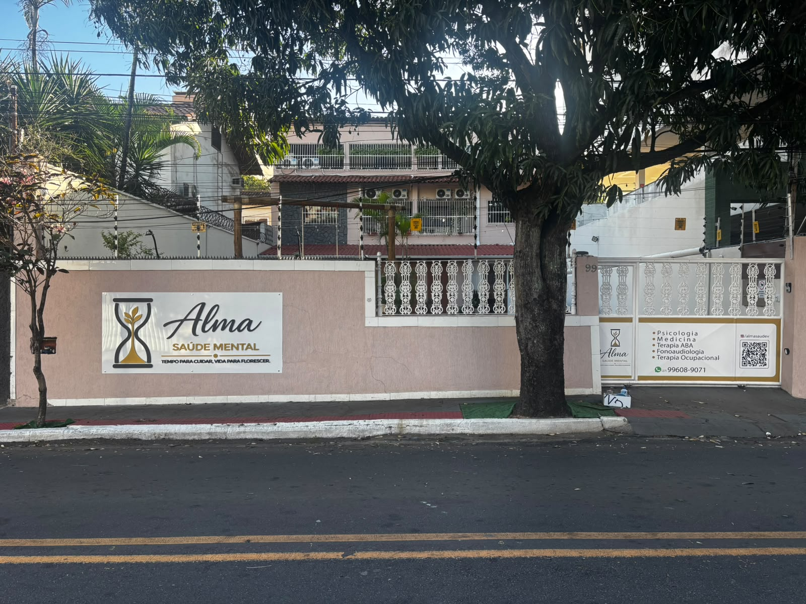 Entrada da clínica na Rua Fortunato Abreu Gagno